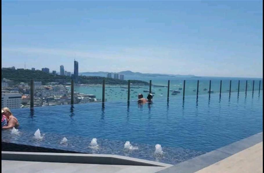 The Base Central Pattaya Zewnętrze zdjęcie